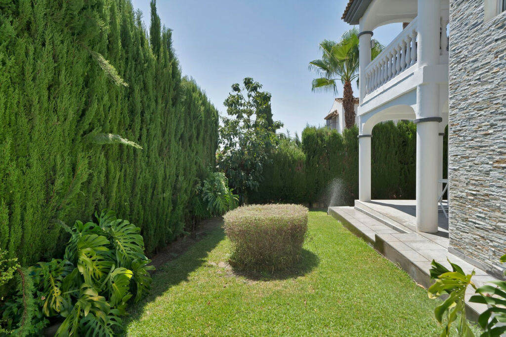 Detached Villa Estepona Málaga - image 58