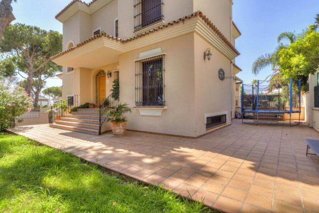 Detached Villa Las Chapas Málaga - image 58