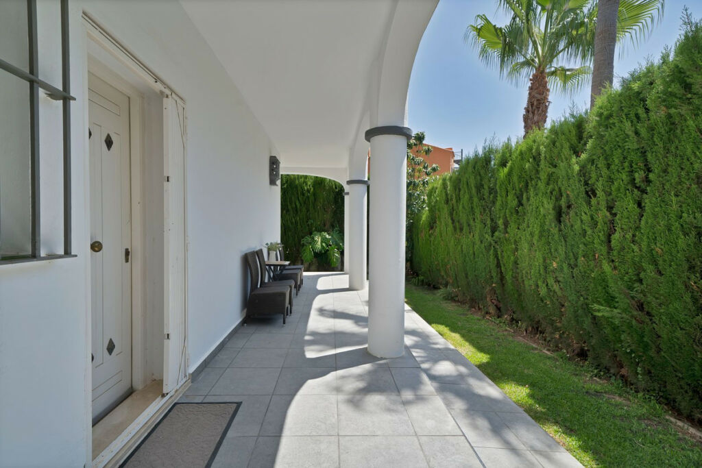 Detached Villa Estepona Málaga - image 59