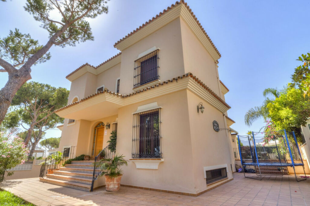 Detached Villa Las Chapas Málaga - image 59