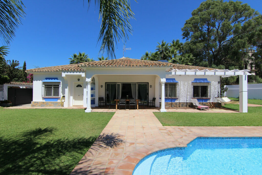 Detached Villa Estepona Málaga - image 6