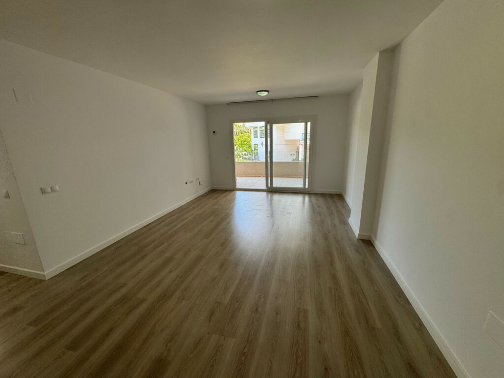 Middle Floor Apartment Nueva Andalucía Málaga - image 6