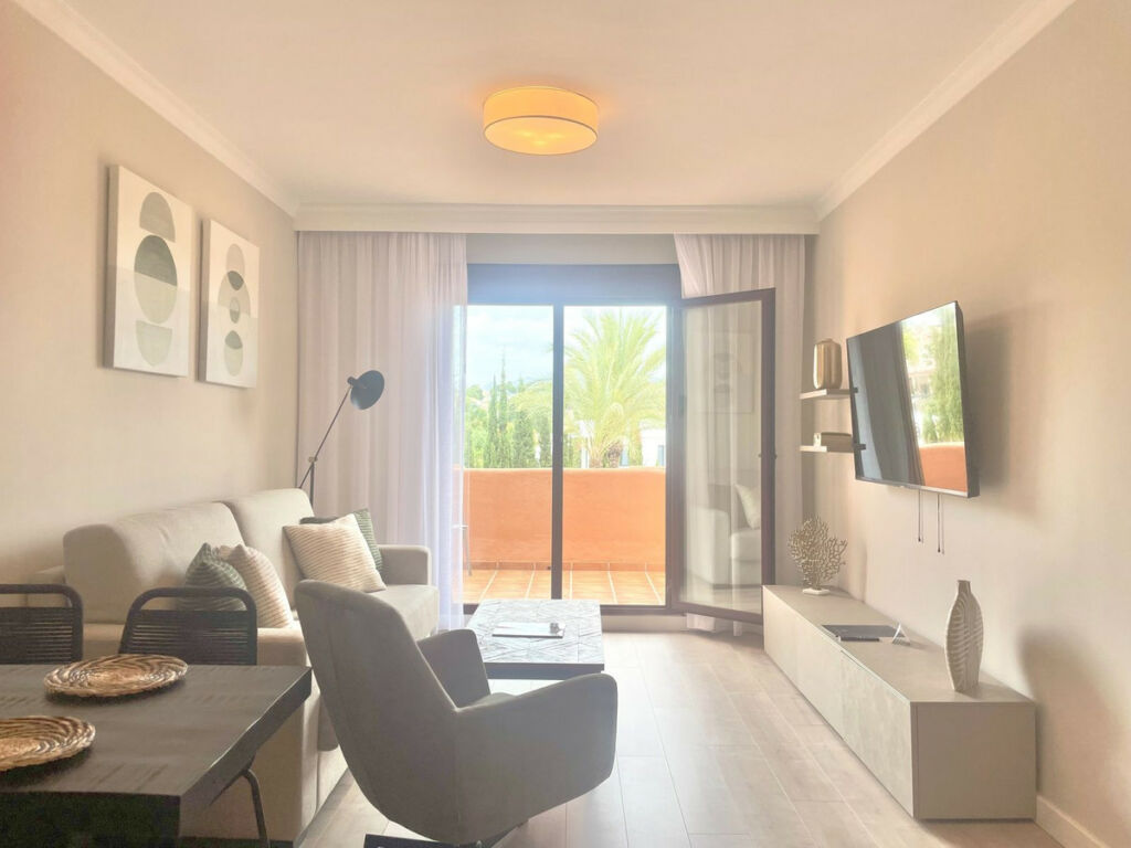 Middle Floor Apartment Benahavís Málaga - image 6