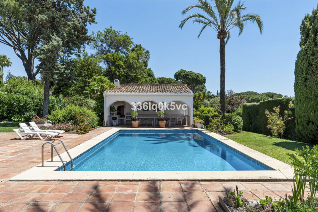 Detached Villa Las Chapas Málaga - image 6