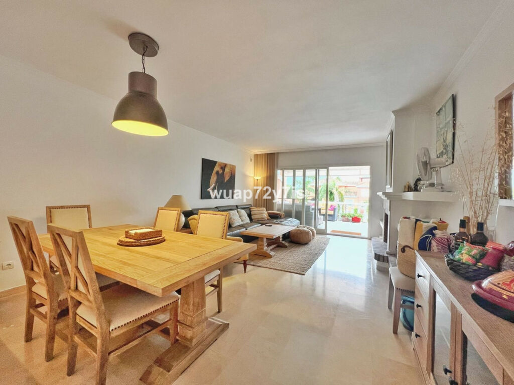 Middle Floor Apartment Estepona Málaga - image 6