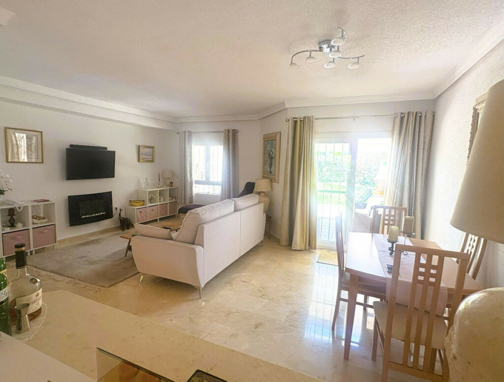 Townhouse La Duquesa Málaga - image 6