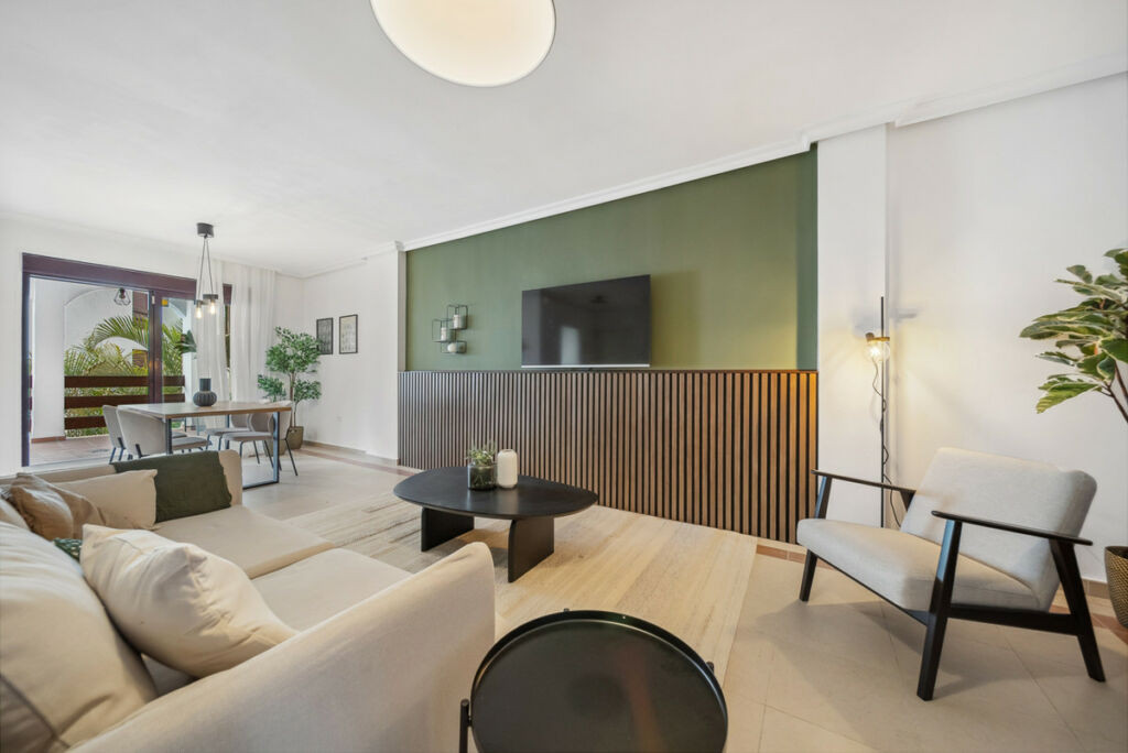 Middle Floor Apartment Nueva Andalucía Málaga - image 6