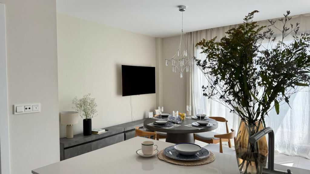 Middle Floor Apartment Estepona Málaga - image 6
