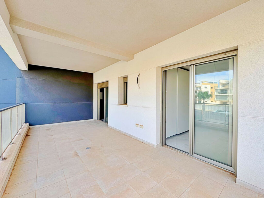 Middle Floor Apartment Villamartin Alicante - image 8
