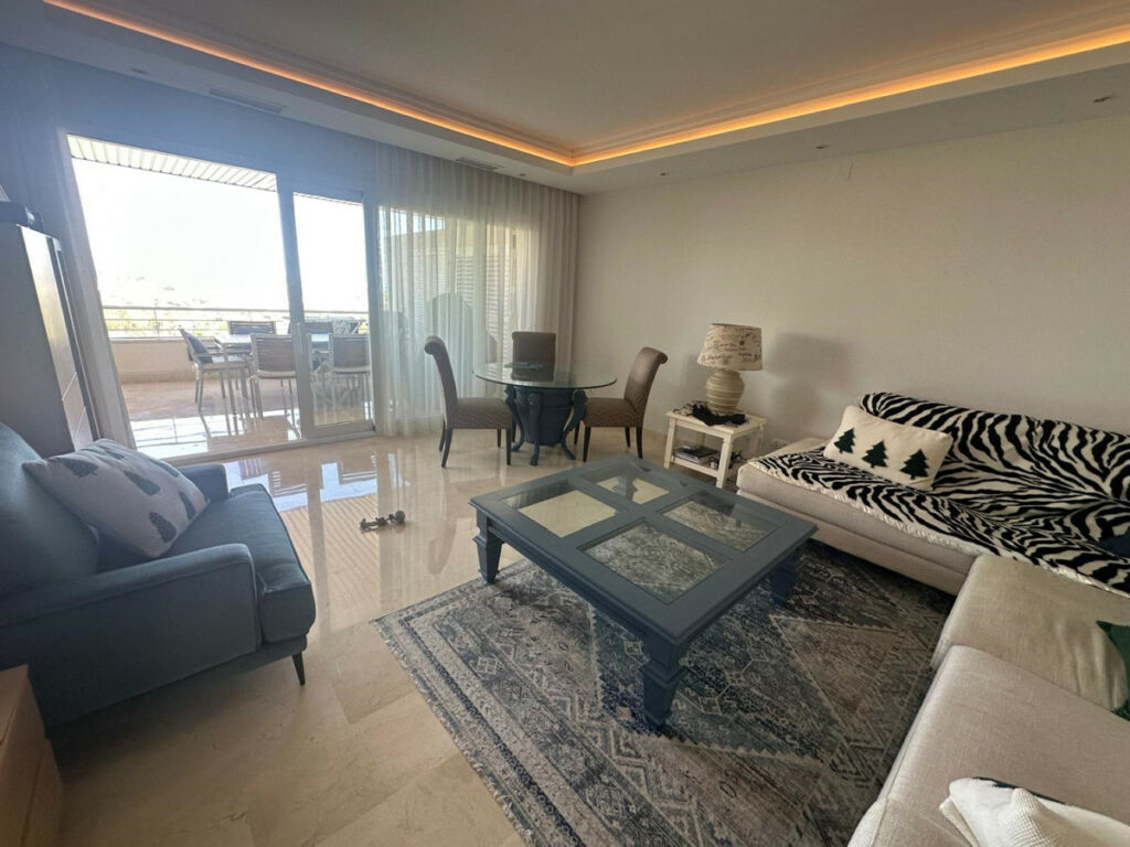 Middle Floor Apartment Nueva Andalucía Málaga - image 6