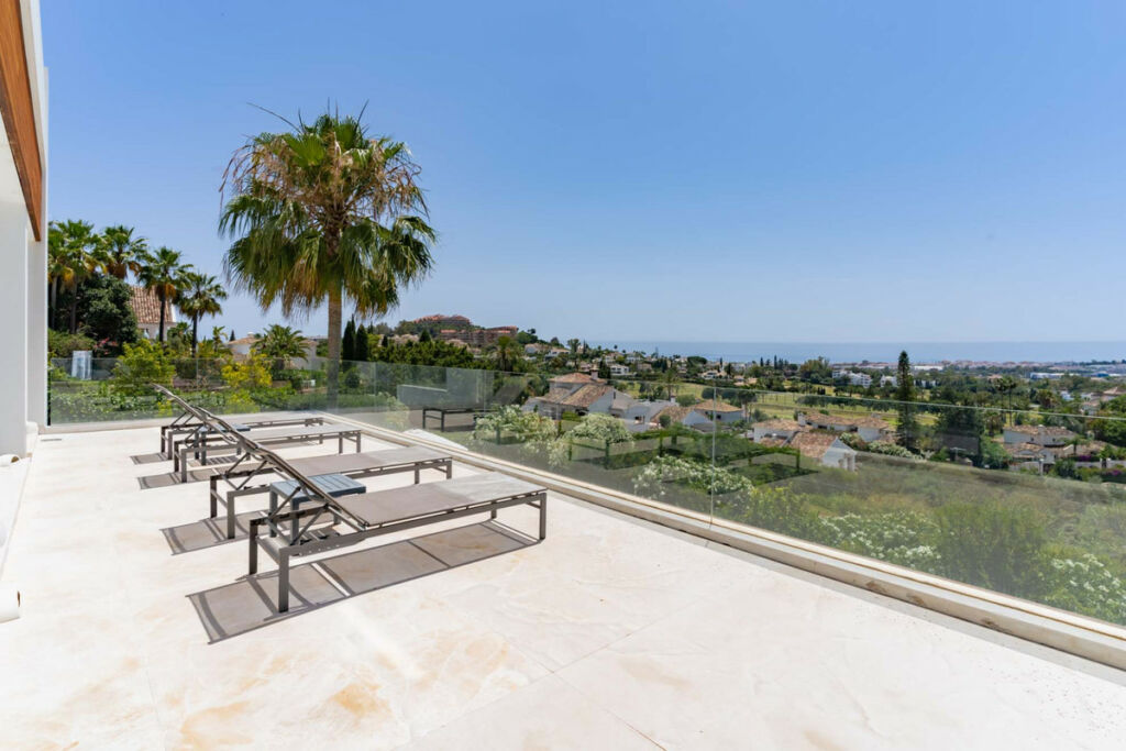 Detached Villa Nueva Andalucía Málaga - image 6