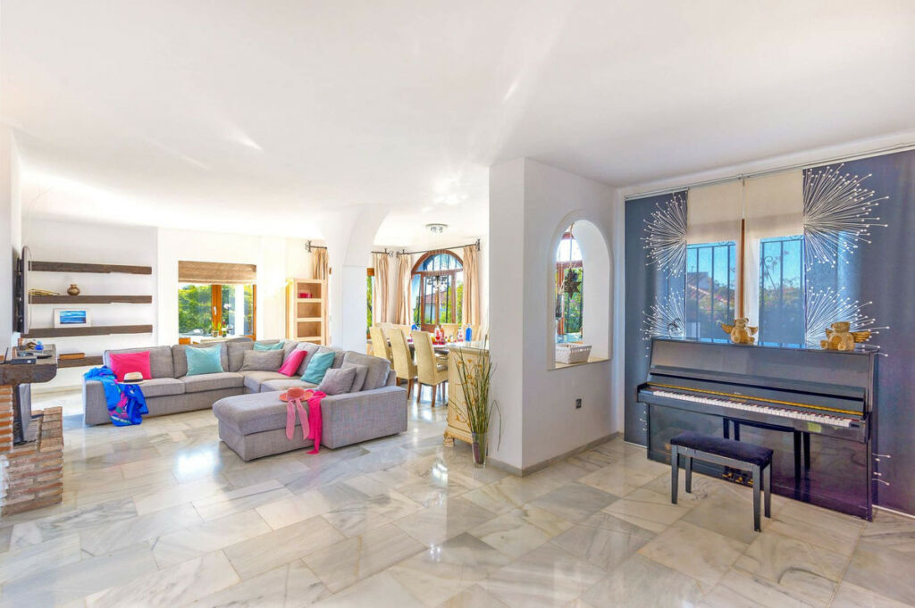 Detached Villa El Rosario Málaga - image 6