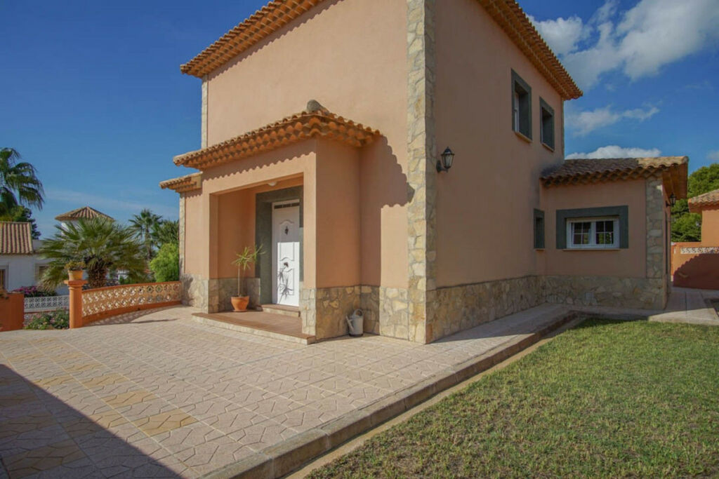 Detached Villa Los Pinos Alicante - image 6