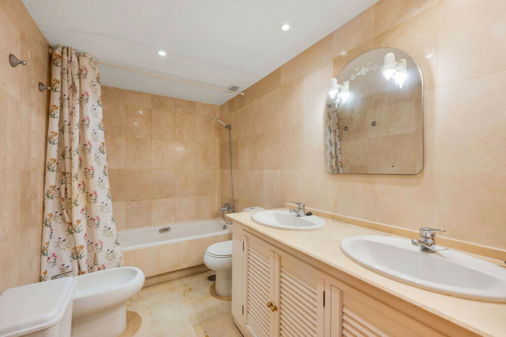 Middle Floor Apartment Marbella Málaga - image 6