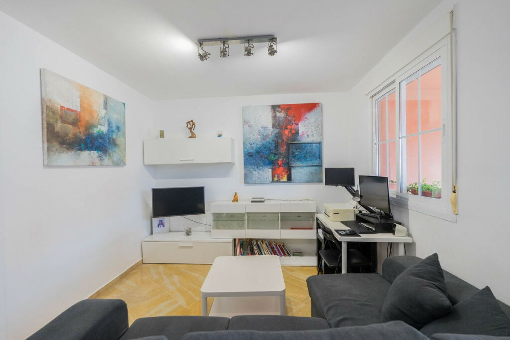 Middle Floor Apartment Benalmadena Málaga - image 6
