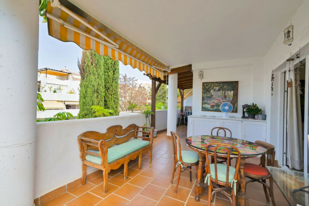 Middle Floor Apartment Nagüeles Málaga - image 6