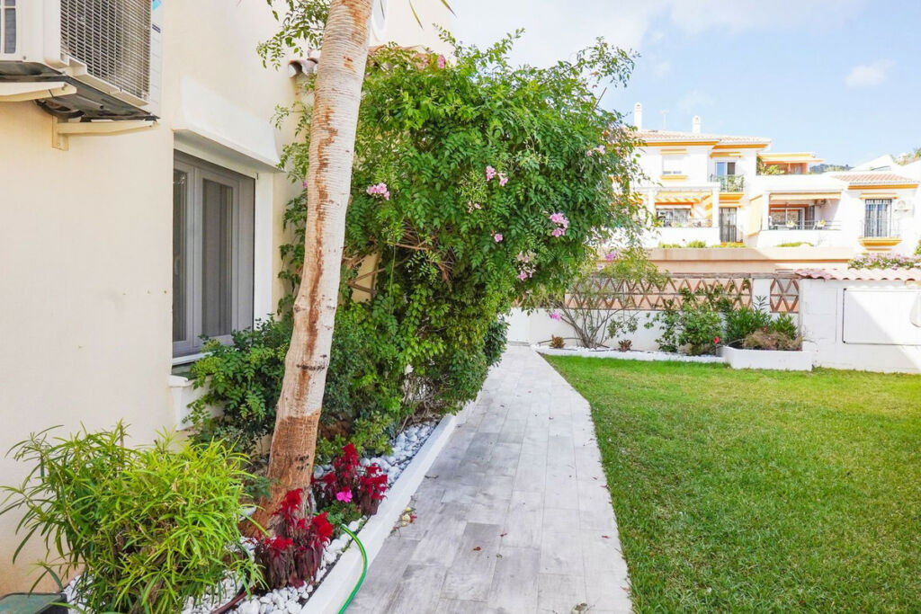Semi-Detached House Benalmadena Málaga - image 2
