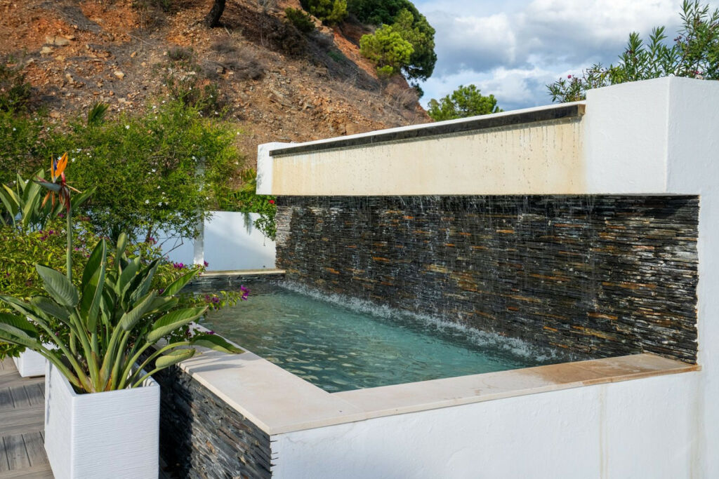 Detached Villa Estepona Málaga - image 6