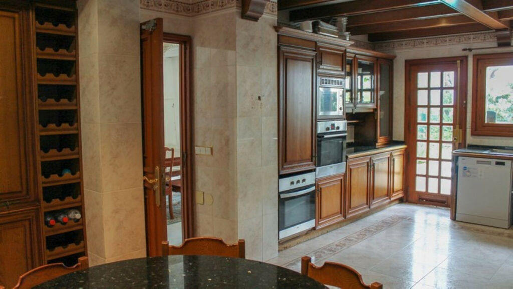 Detached Villa Cabopino Málaga - image 6