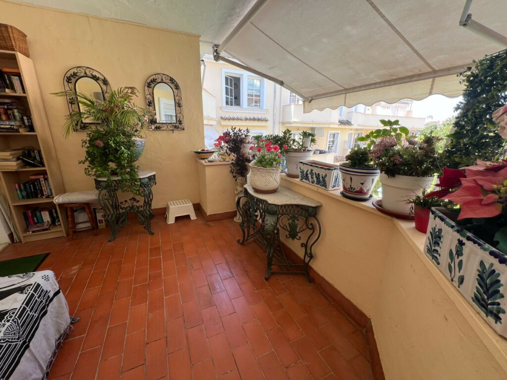 Middle Floor Apartment El Paraiso Málaga - image 6