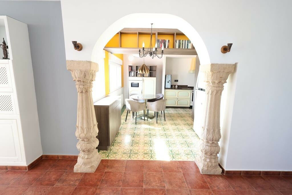 Detached Villa Villamartin Alicante - image 6