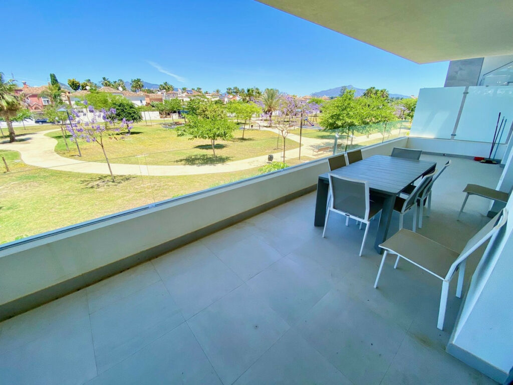 Middle Floor Apartment Estepona Málaga - image 6