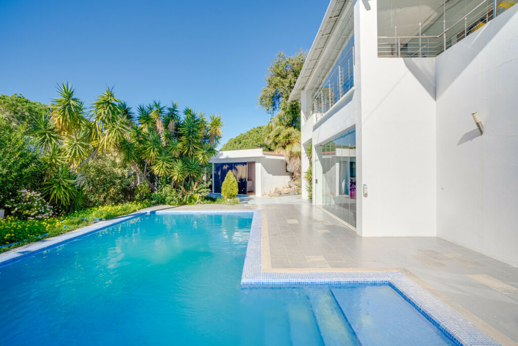 Detached Villa Elviria Málaga - image 6