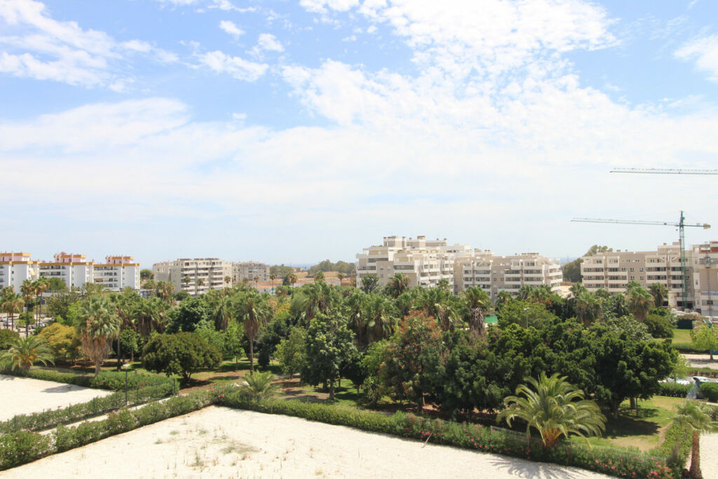 Middle Floor Apartment Nueva Andalucía Málaga - image 6