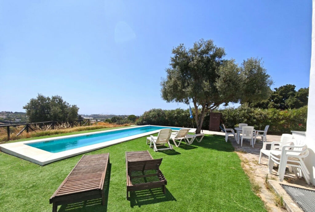 Detached Villa Estepona Málaga - image 6