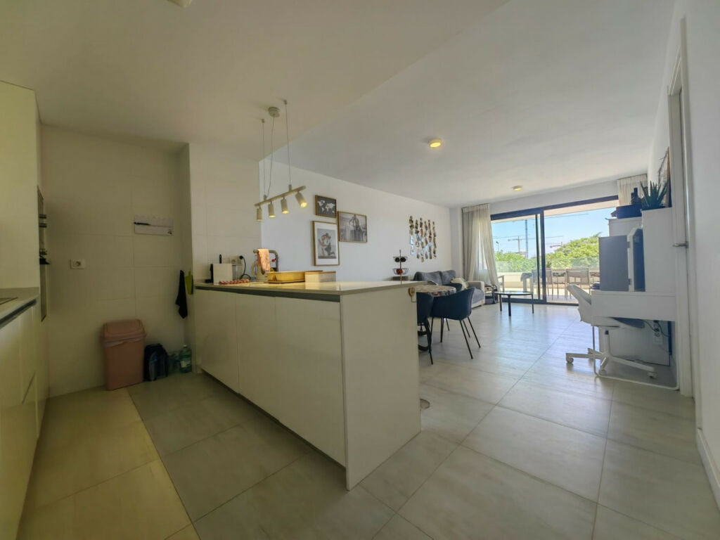Middle Floor Apartment Estepona Málaga - image 6