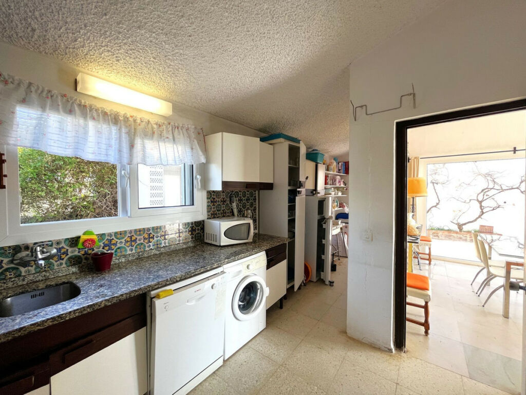 Detached Villa Estepona Málaga - image 6