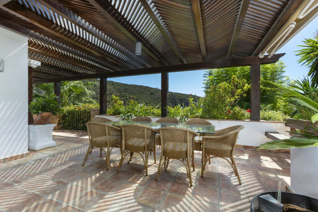 Detached Villa Benahavís Málaga - image 2