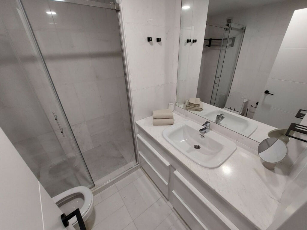Middle Floor Apartment Puerto Banús Málaga - image 6