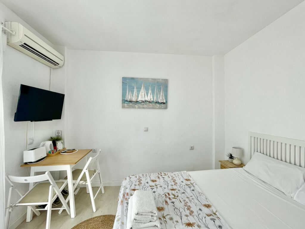 Middle Floor Studio Nerja Málaga - image 6