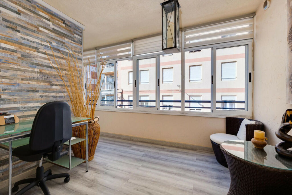 Middle Floor Apartment Torrevieja Alicante - image 6