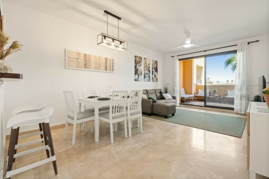 Middle Floor Apartment La Duquesa Málaga - image 6