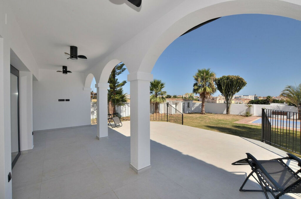 Detached Villa El Coto Málaga - image 6