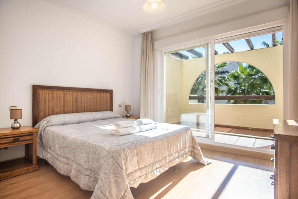 Middle Floor Apartment New Golden Mile Málaga - image 6