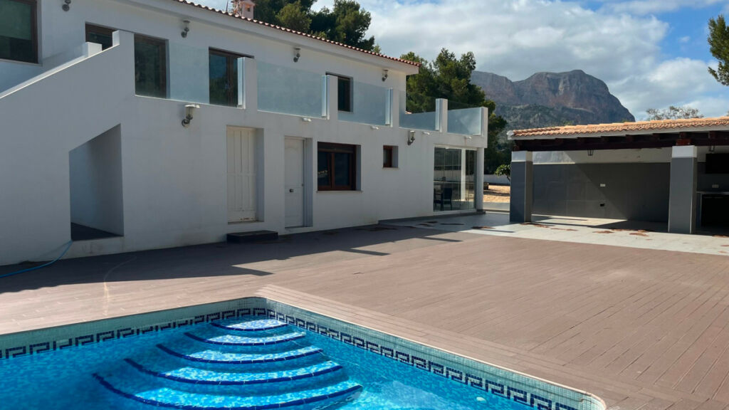 Detached Villa La Nucia Alicante - image 6