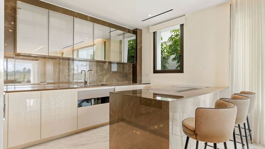 Ground Floor Apartment The Golden Mile Málaga - image 6