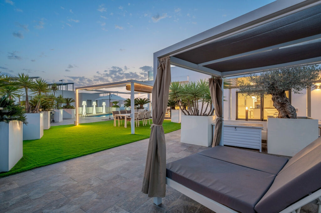 Detached Villa Villamartin Alicante - image 6