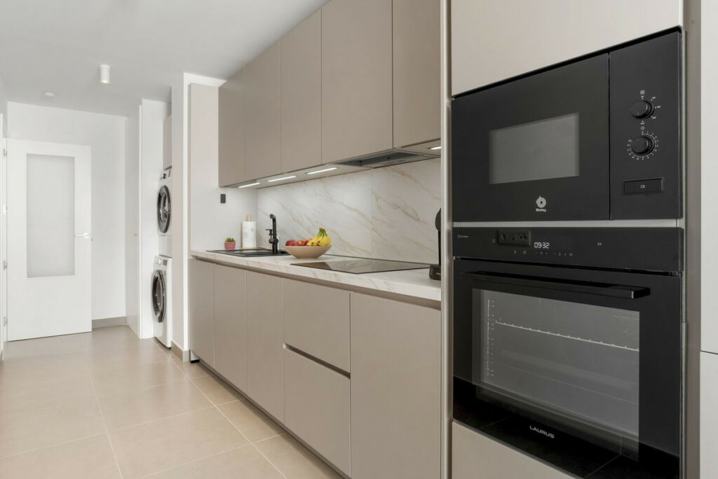 Middle Floor Apartment Estepona Málaga - image 6