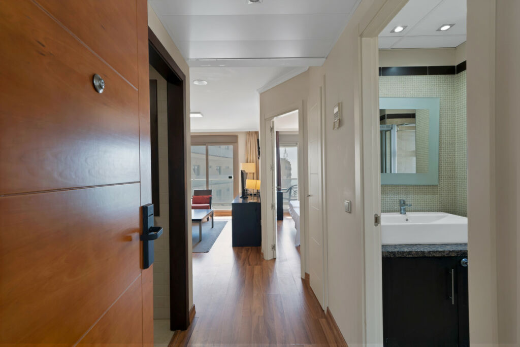 Middle Floor Apartment Benalmadena Málaga - image 6
