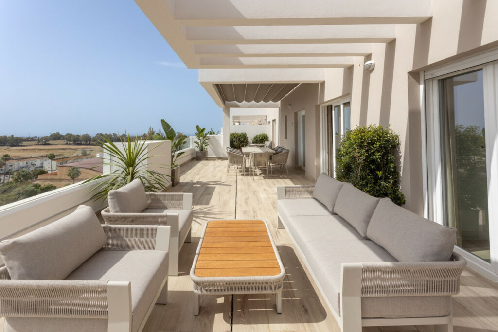 Middle Floor Apartment Nueva Andalucía Málaga - image 6