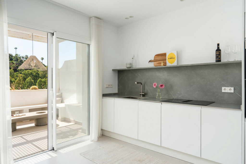 Middle Floor Apartment Benahavís Málaga - image 6