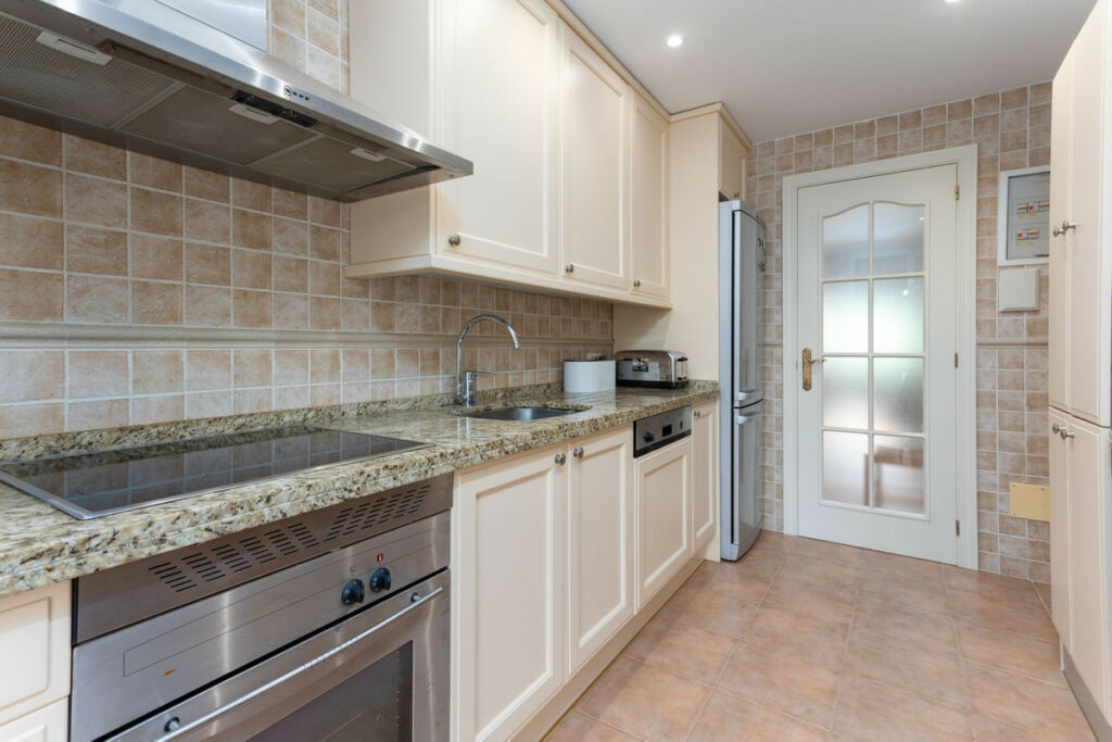 Ground Floor Apartment Puerto Banús Málaga - image 6