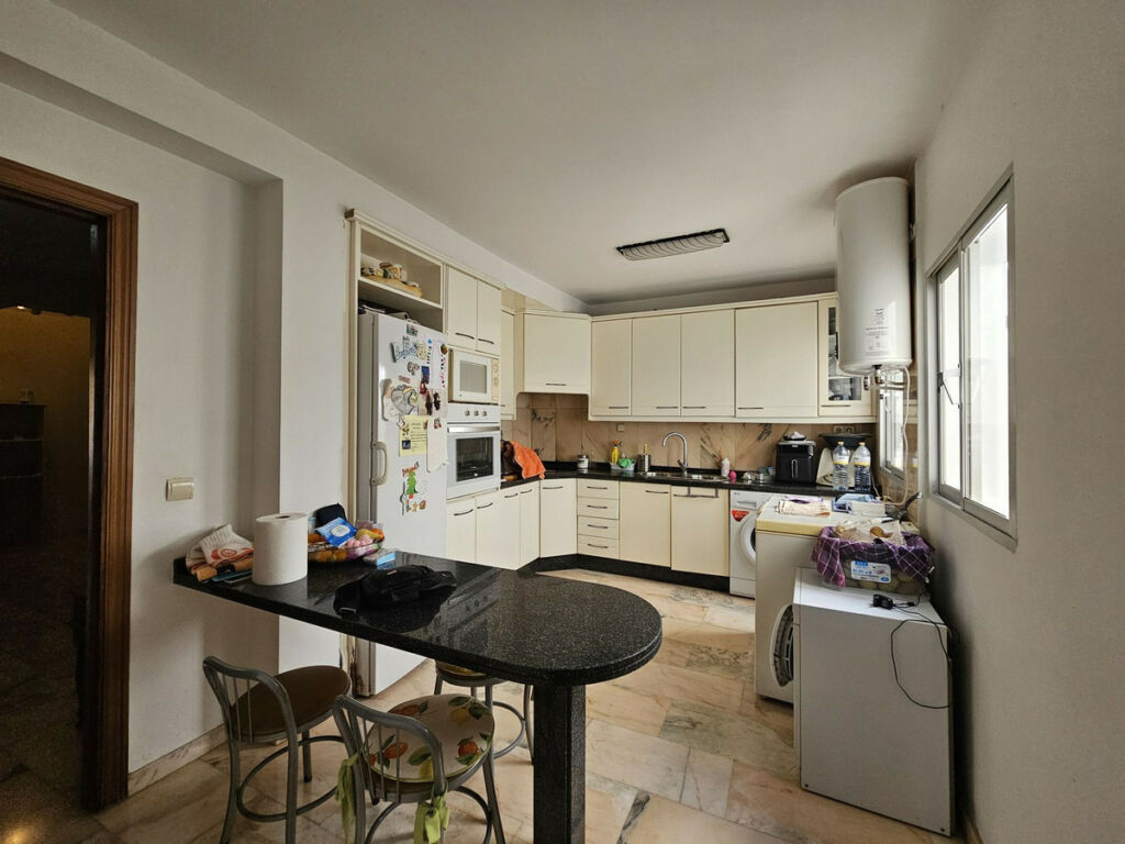 Top Floor Apartment Estepona Málaga - image 6