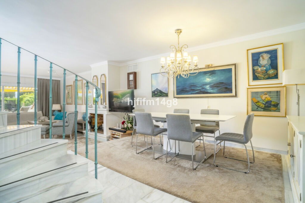 Townhouse Nueva Andalucía Málaga - image 6