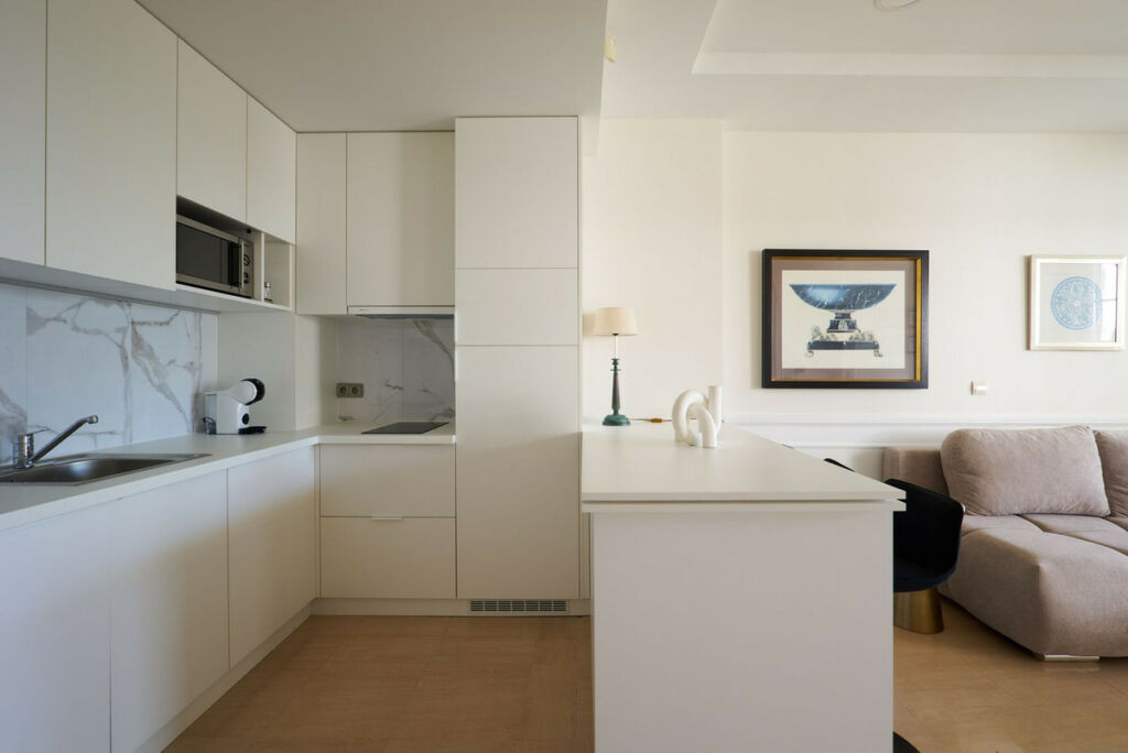 Middle Floor Apartment The Golden Mile Málaga - image 8