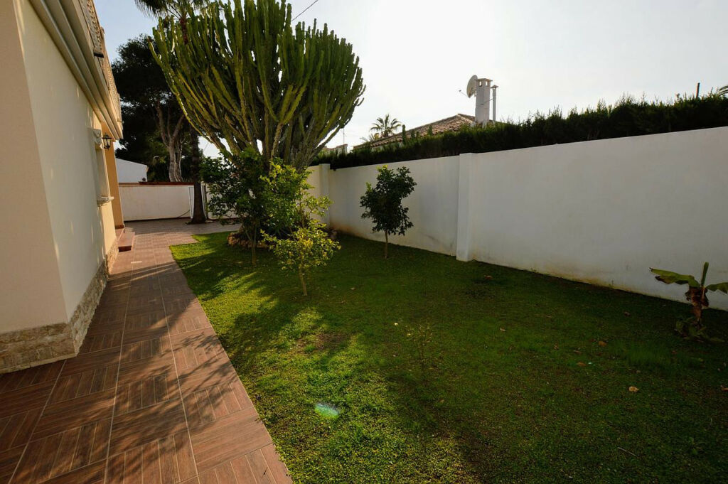 Detached Villa Cabo Roig Alicante - image 6
